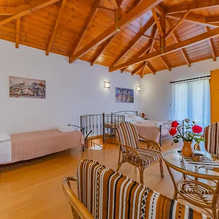 Areti - Traditional Cozy Holiday home *
